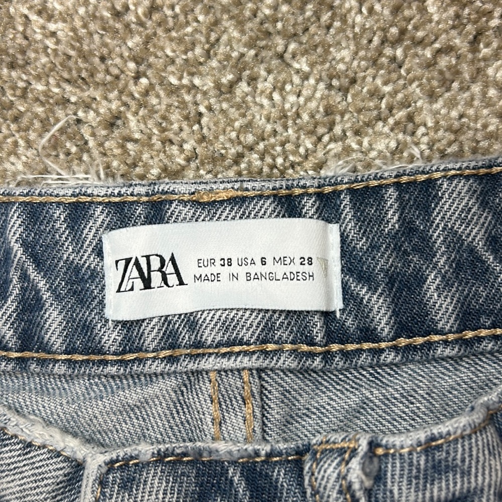 ZARA Straight Leg/Mom Jean